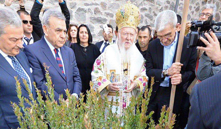 Bartholomeos kardeşlik ve barış için dua etti